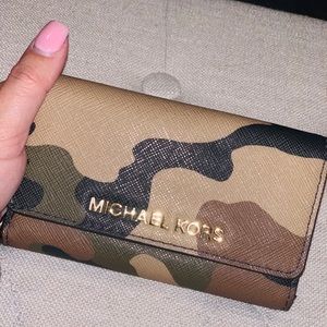 Michael Kors trifold iPhone 5 wristlet